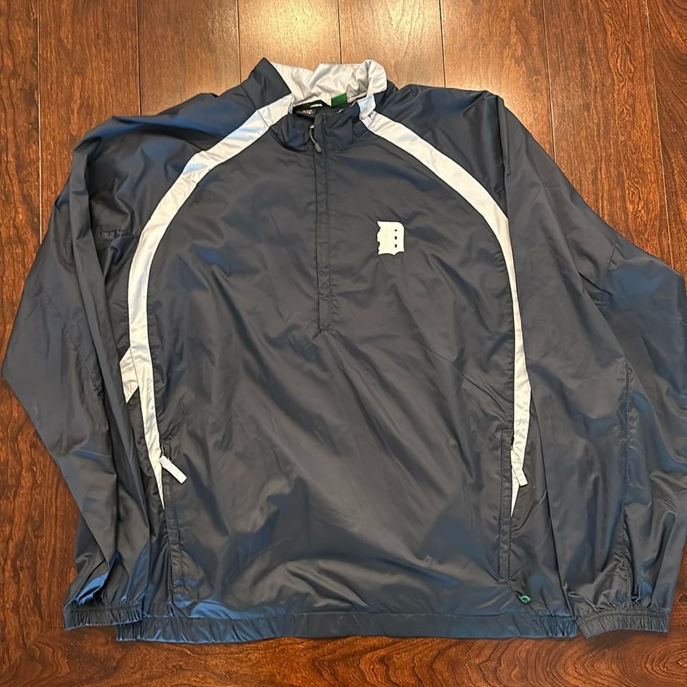 New without tags. Men's Detroit Tigers lightweight windbreaker size XL.